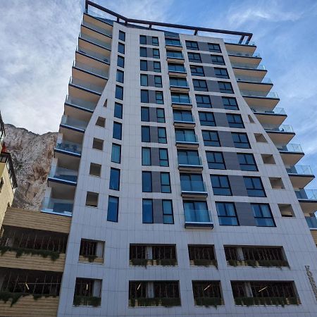 Modern Apartment With Spa And Pool 지브롤터 외부 사진