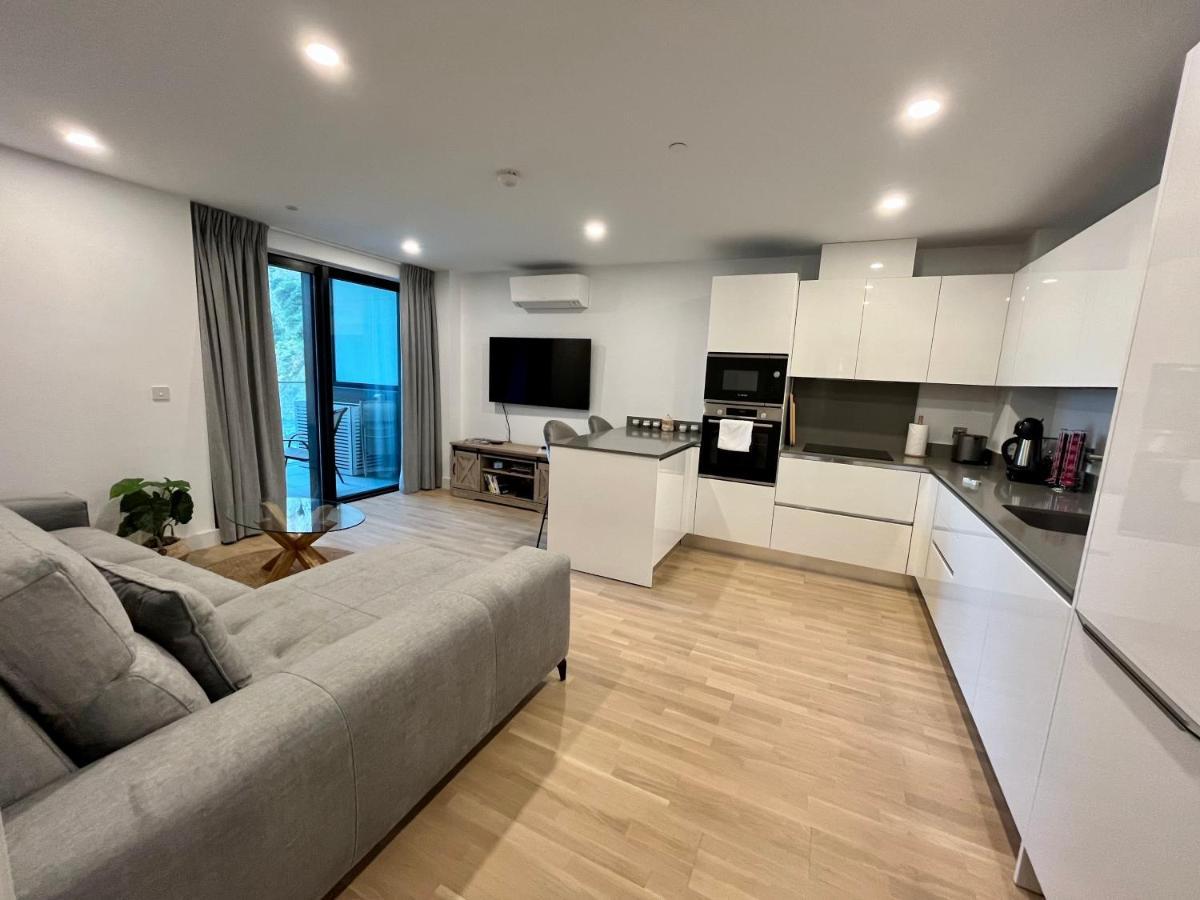 Modern Apartment With Spa And Pool 지브롤터 외부 사진