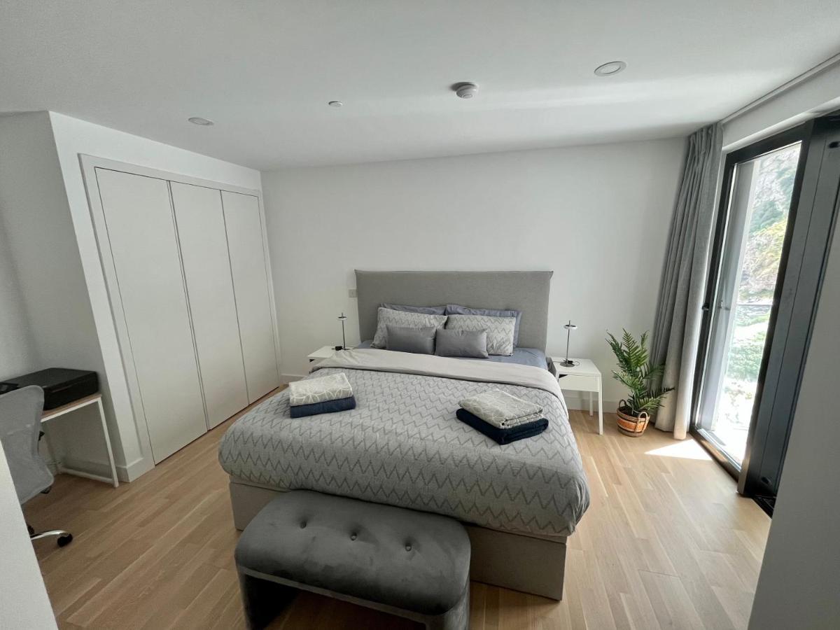 Modern Apartment With Spa And Pool 지브롤터 외부 사진