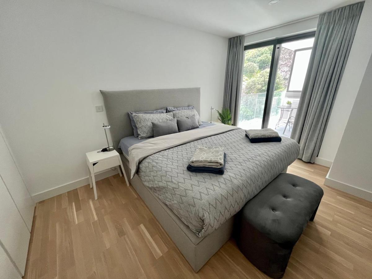 Modern Apartment With Spa And Pool 지브롤터 외부 사진