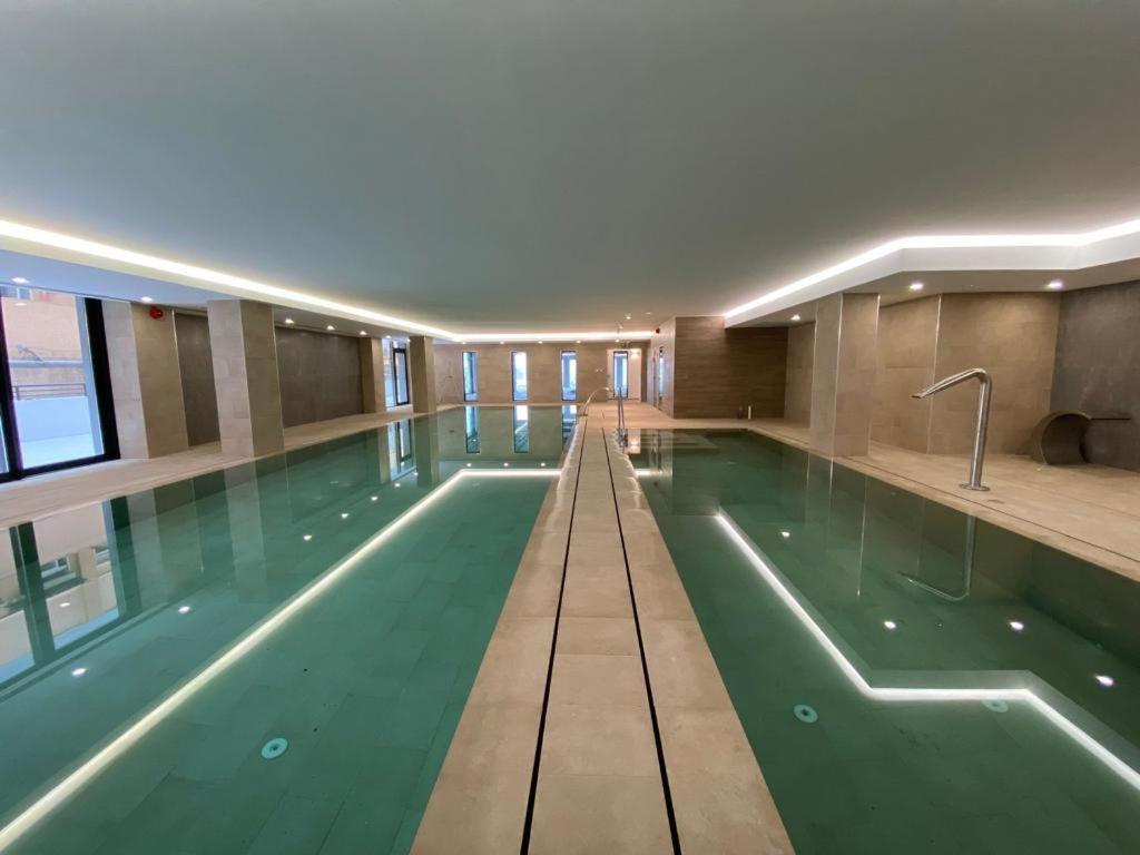 Modern Apartment With Spa And Pool 지브롤터 외부 사진