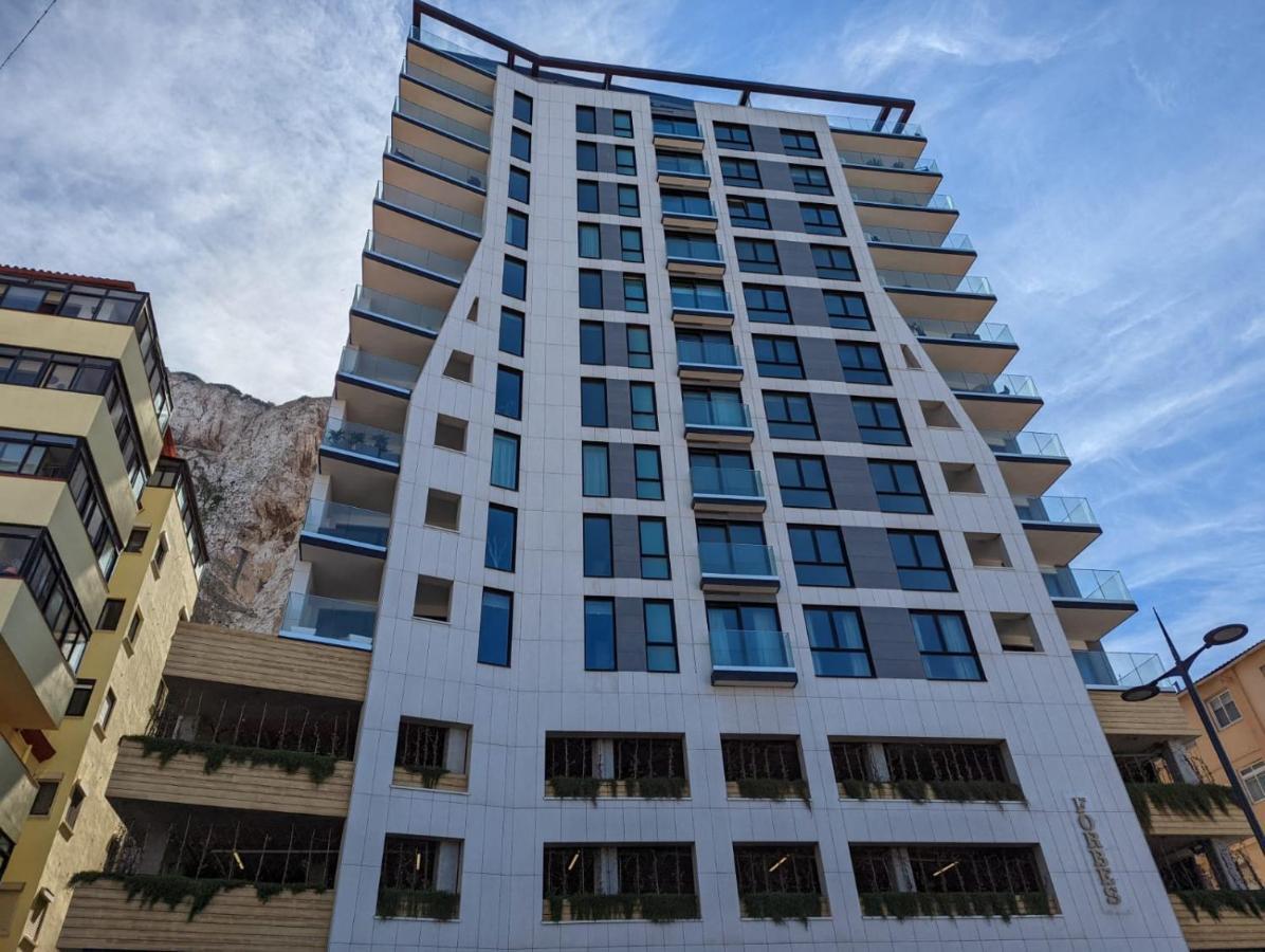 Modern Apartment With Spa And Pool 지브롤터 외부 사진